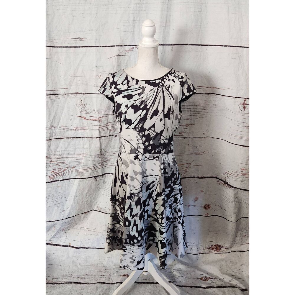 White House Black Market Scuba Knit Fit & Flare Butterfly Dress Size 8 NWT‎